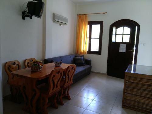 Villa Spaceful Apartment With Veranda N Garden