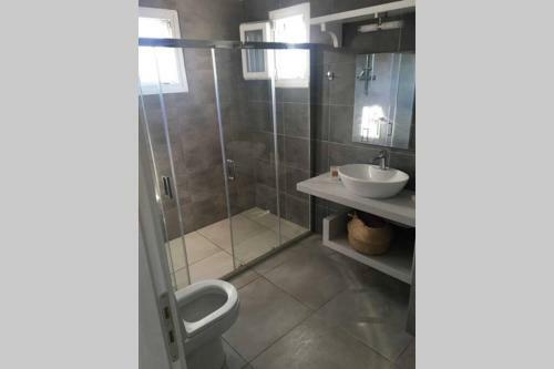 Newly Built Countryside Home With Access To Pool