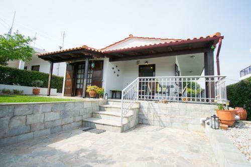 Charming Traditional Hideaway