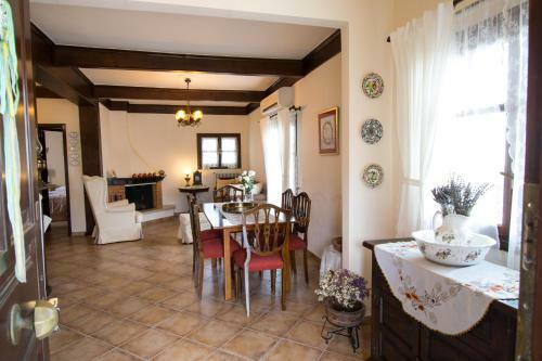 Charming Traditional Hideaway
