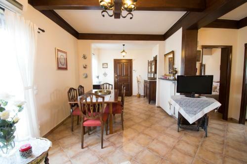 Charming Traditional Hideaway
