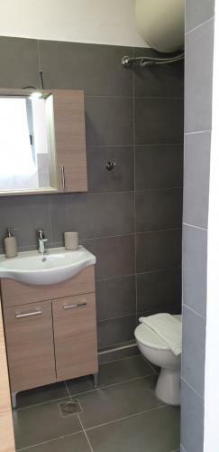 Hostal Avr Airport Deluxe Suites 6
