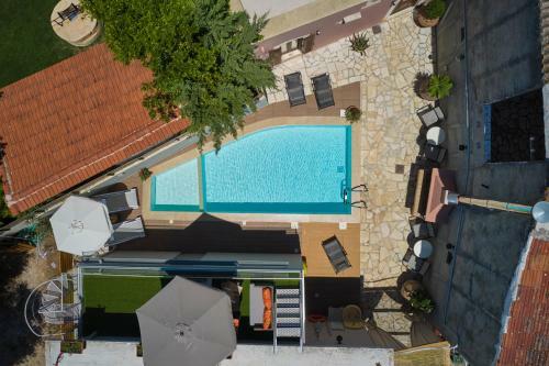 Chara Villas With 20m2 Swimming Pool-bbq!