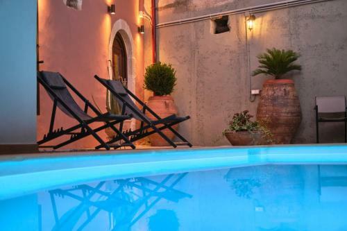 Chara Villas With 20m2 Swimming Pool-bbq!