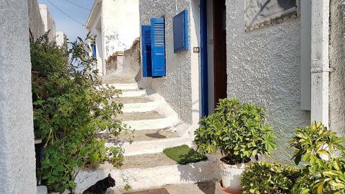 Lionas Seaside Retreat