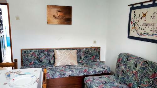 Lionas Seaside Retreat