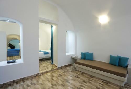 Church And Cave - Santorini Private Residences