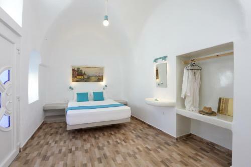 Church And Cave - Santorini Private Residences