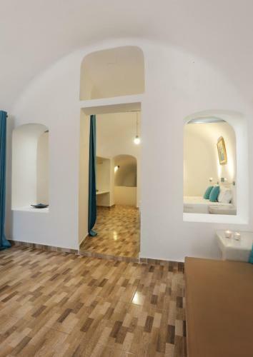 Church And Cave - Santorini Private Residences