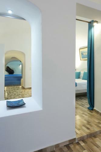 Church And Cave - Santorini Private Residences