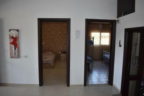 Villa , Huge Garden ,quiet House,bbq,near Beach