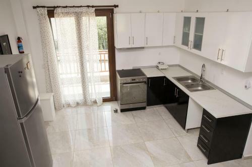 Modern Serene Villa Near The Sea