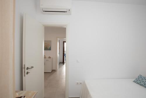 Olive Tree, Mykonos Town House With Pool