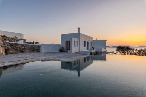 Villa Mykonis Prana By Lavillaebella