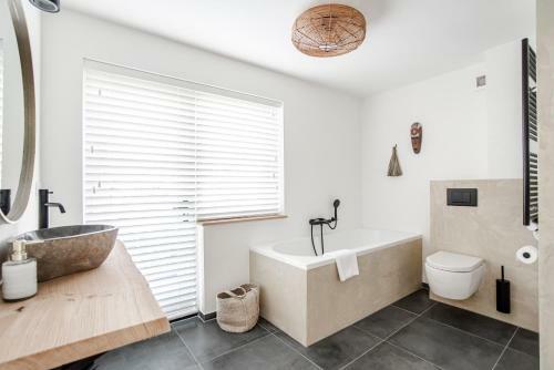 Hostal Marley?s Beachhouse - Luxury Guest Room With Balcony