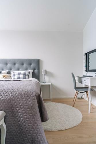 Modern Villas In Plush Town