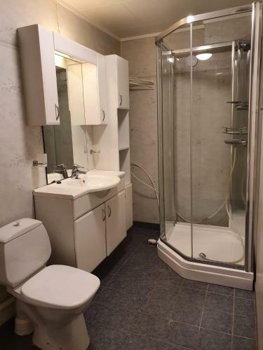 Apartamento Leilighet Med 2 Soverom, Parkering