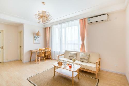 Hotel Qingdao Shinan�wusi Square�
