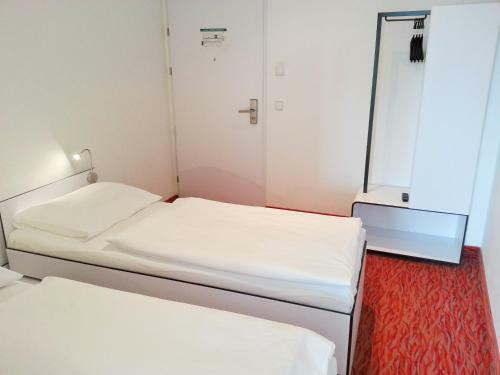 Hb1 Budget Hotel - Contactless Check In