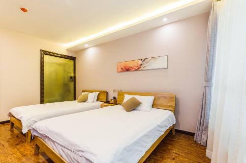 J Hotel