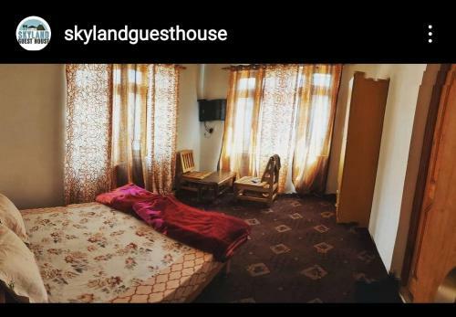 Hostal Sky Land Guest House