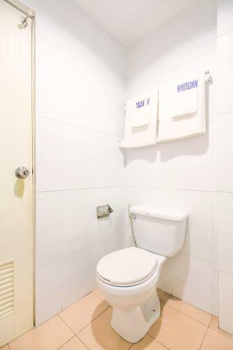 Oyo 383 White Inn Hotel