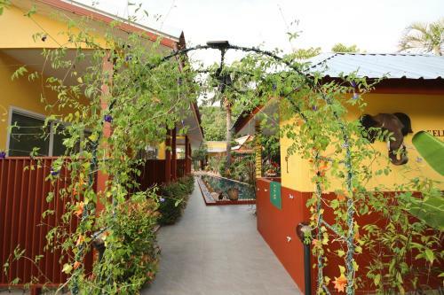 Hotel Oyo 75342 Ban Elephant Blanc Bungalow