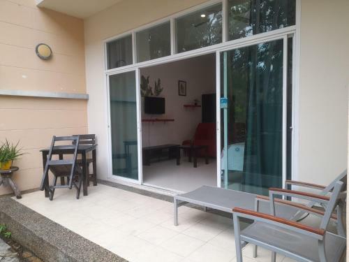 Hostal Wonderful Pool House Kata Beach