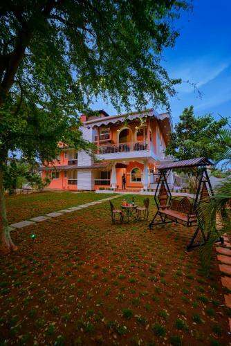 Treehouse Vega, A Boutique Hotel