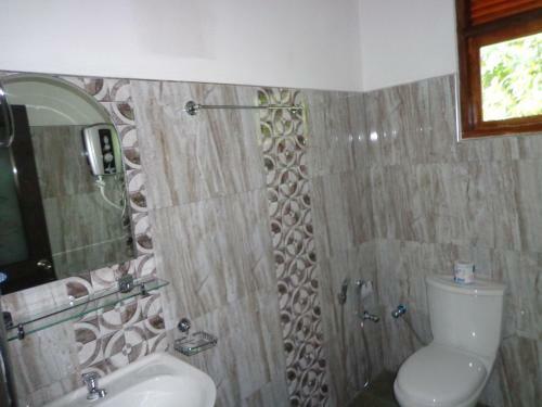 Hostal The Senaro Holiday Inn