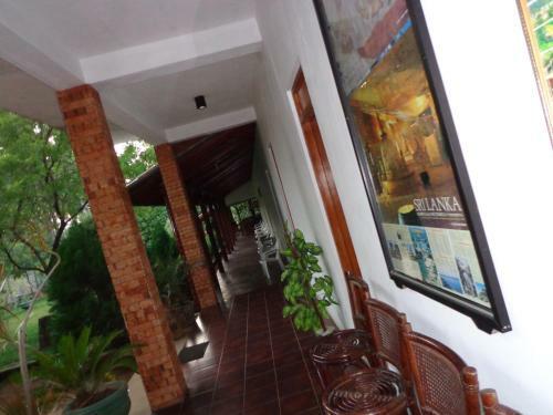 Hostal The Senaro Holiday Inn