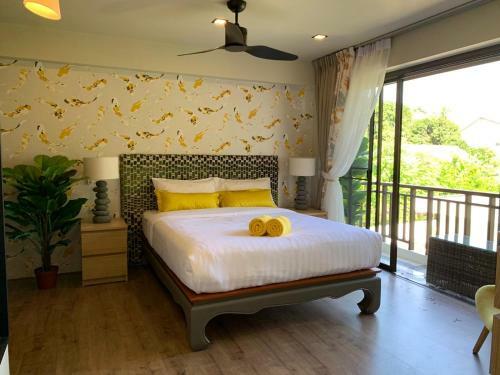 Stylish 1-bedroom Apartments, With Lake View