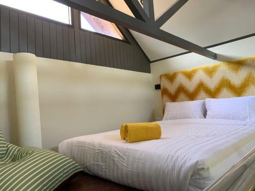 Stylish 1-bedroom Apartments, With Lake View