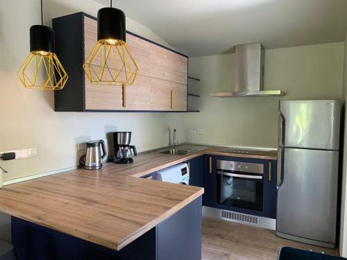 Stylish 1-bedroom Apartments, With Lake View