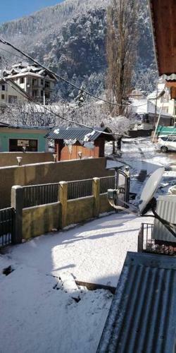 Aroma Taru Villa / Cottage ,manali