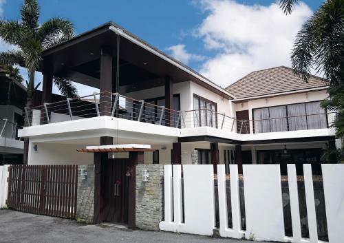 Beautiful 3 Bedrooms Villa - Bang Tao Beach Area