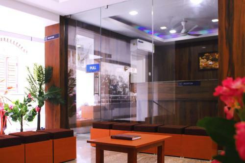 Hotel K11 Express - Opp Express Avenue