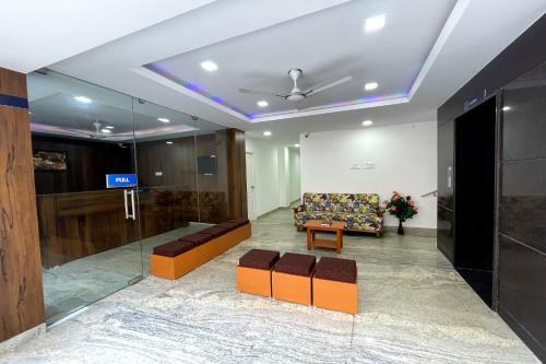 Hotel K11 Express - Opp Express Avenue