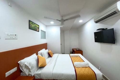 Hotel K11 Express - Opp Express Avenue