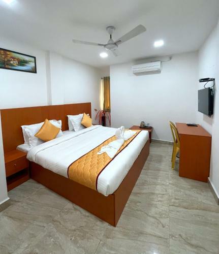 Hotel K11 Express - Opp Express Avenue