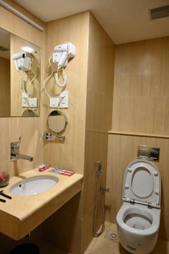 Hotel Raaj Bhaavan Clarks Inn Chennai