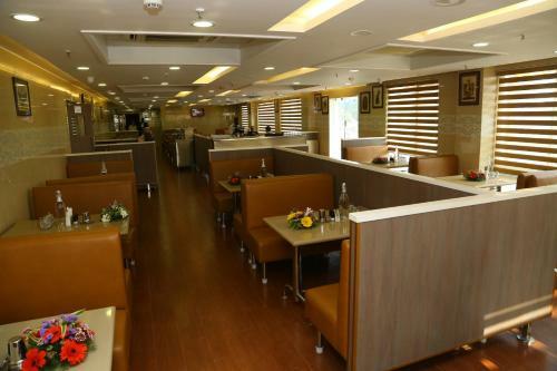 Hotel Raaj Bhaavan Clarks Inn Chennai