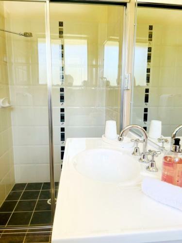 Woy Woy Riverside Private Exclusive Holiday Home