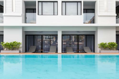 Liv Hotel Phuket Patong Beachfront - Sha Extra Plus