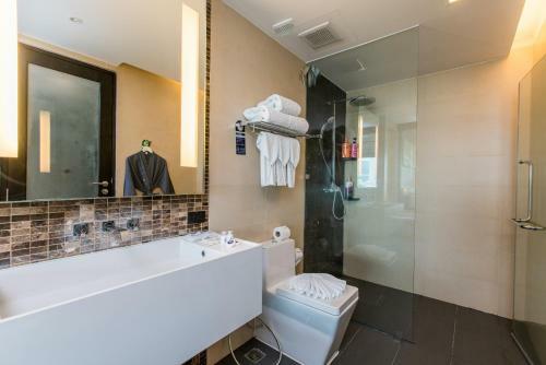 Suite Studio Apt With Hot Tub Bath In Front Pa Tong Beach