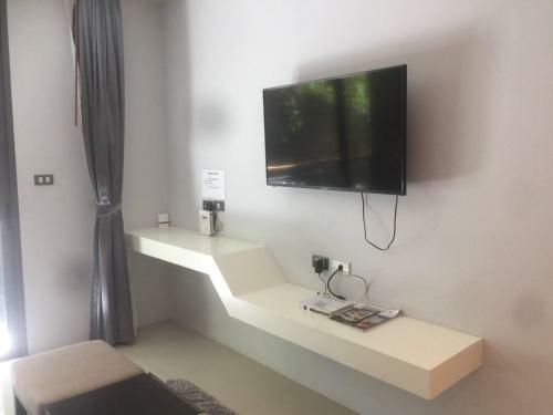Patong Hill Cozy Studio With Nice Pool And Garden