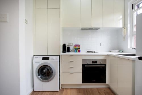 Bright & Sunny 2-bed Kensington Apartment