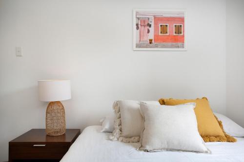 Bright & Sunny 2-bed Kensington Apartment