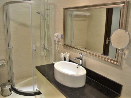 City Bay Palace Hotel