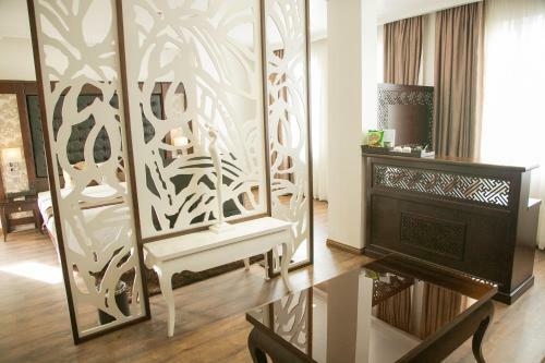 City Bay Palace Hotel